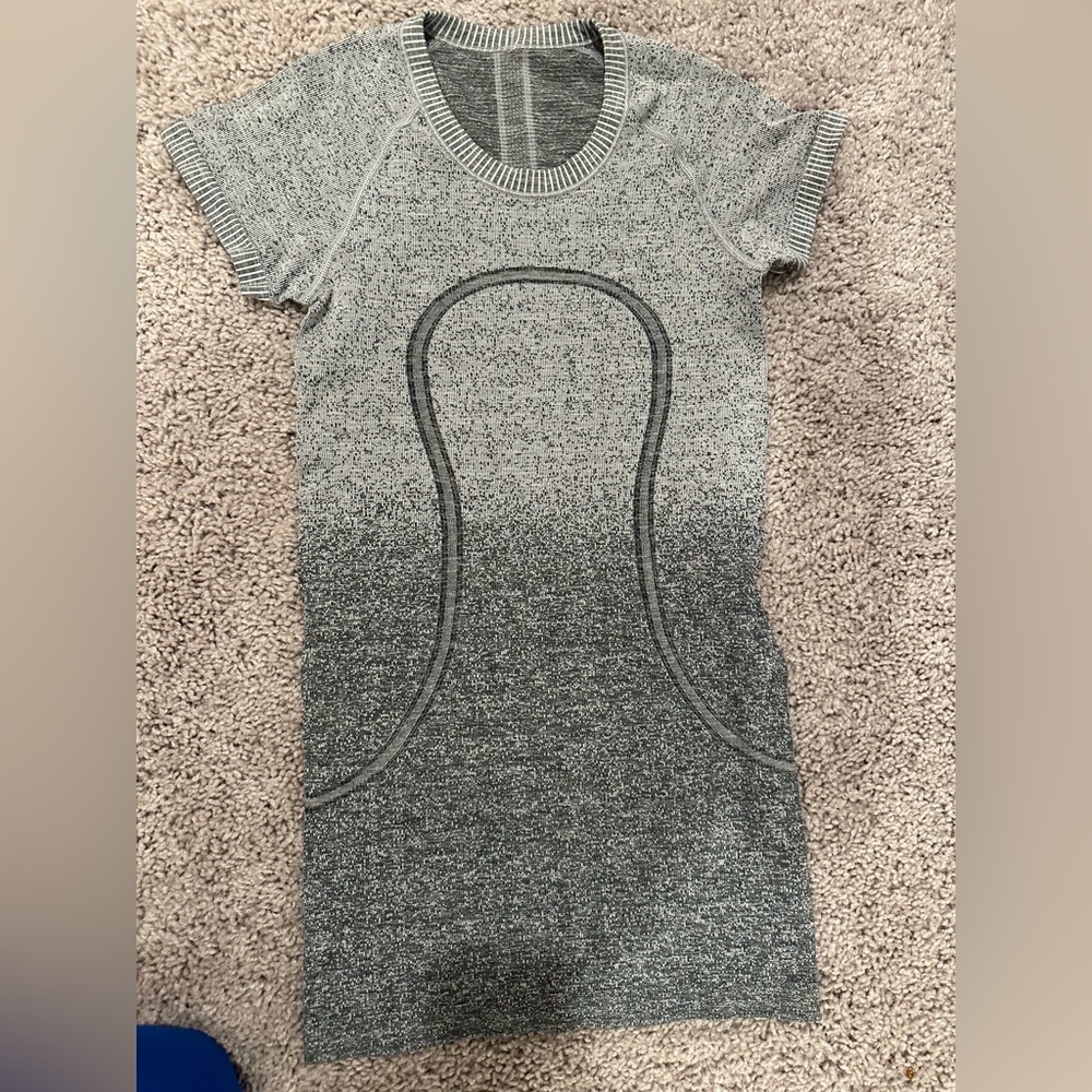 lululemon athletica Gray Ombre Short Sleeve Seamless Top